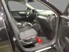 Volvo XC40 thumbnail 2