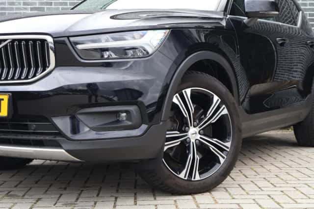 Volvo XC40 (2021) thumbnail 3