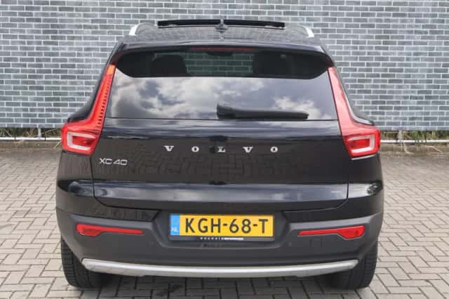 Volvo XC40 (2021) thumbnail 4