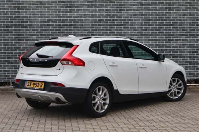 Volvo V40 (2016) thumbnail 2