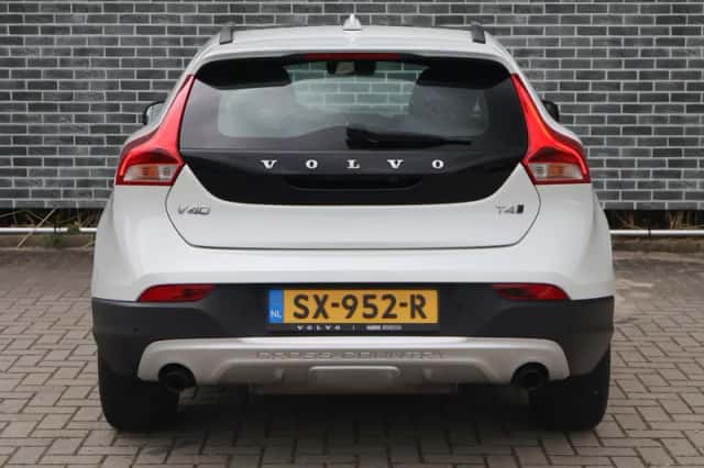Volvo V40 (2016) thumbnail 3