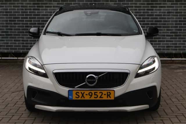 Volvo V40 (2016) thumbnail 4