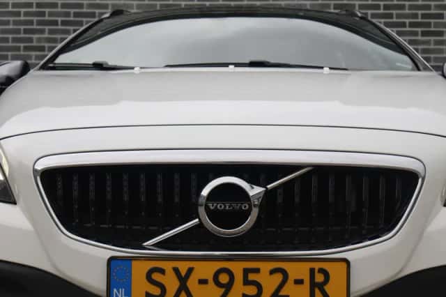 Volvo V40 (2016) thumbnail 5