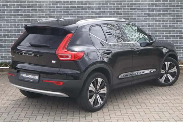 Volvo XC40 (2022) thumbnail 2