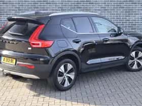 Volvo XC40 thumbnail 2