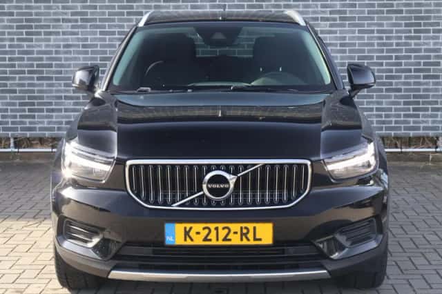 Volvo XC40 (2021) thumbnail 3