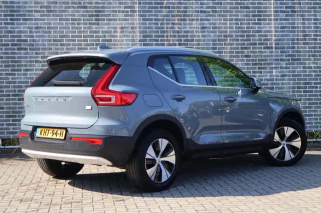 Volvo XC40 (2023) thumbnail 2