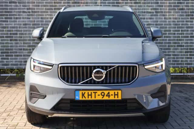 Volvo XC40 (2023) thumbnail 3