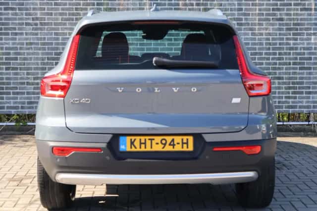 Volvo XC40 (2023) thumbnail 4