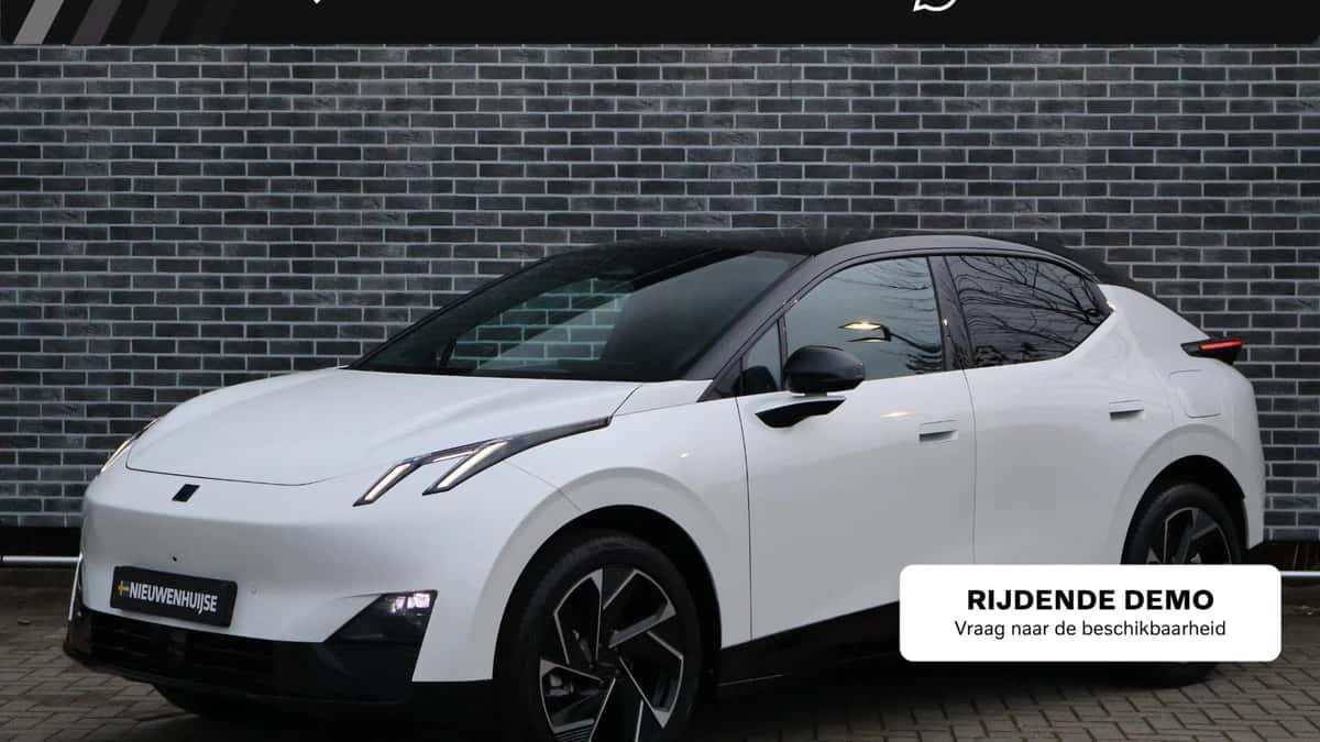 Lynk & Co 02 — foto 1