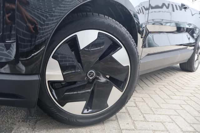 Volvo EX30 (2025) thumbnail 3