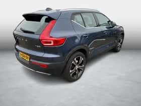 Volvo XC40 thumbnail 2