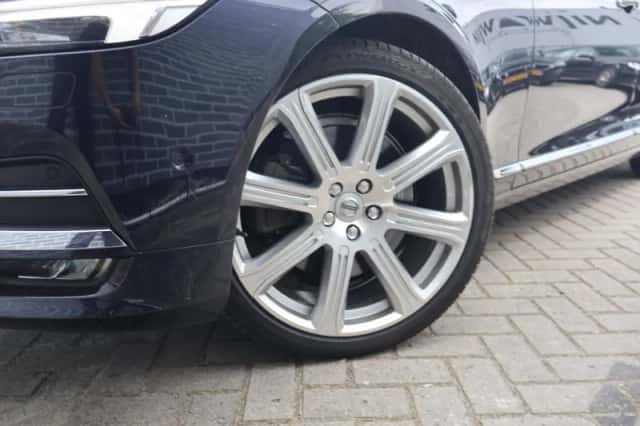 Volvo S90 (2016) thumbnail 3