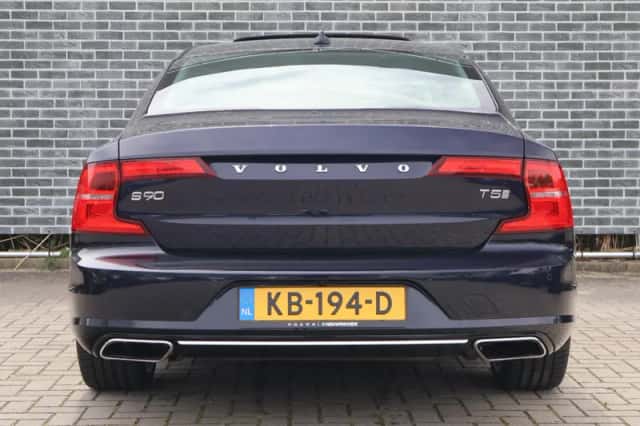 Volvo S90 (2016) thumbnail 4