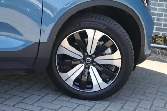 Volvo XC40 (2023) thumbnail 3