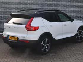 Volvo XC40 thumbnail 2