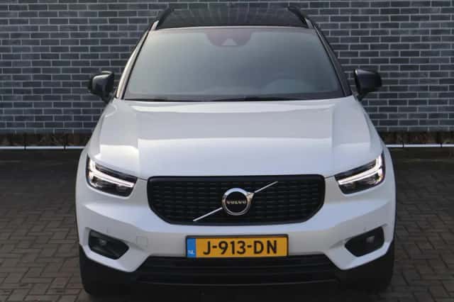 Volvo XC40 (2020) thumbnail 3