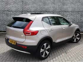 Volvo XC40 (2023) thumbnail 2
