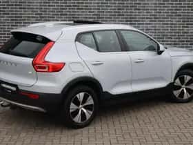 Volvo XC40 thumbnail 2