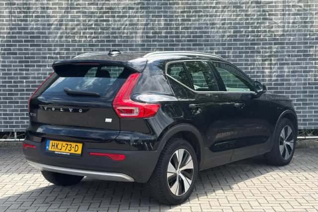 Volvo XC40 (2021) thumbnail 2