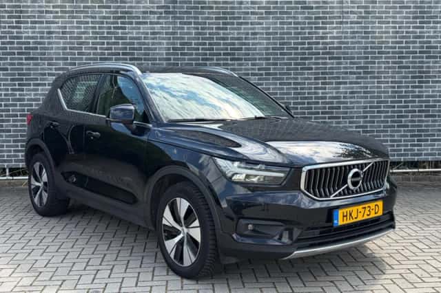 Volvo XC40 (2021) thumbnail 3