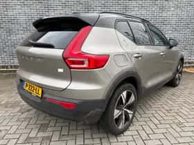 Volvo XC40 thumbnail 2