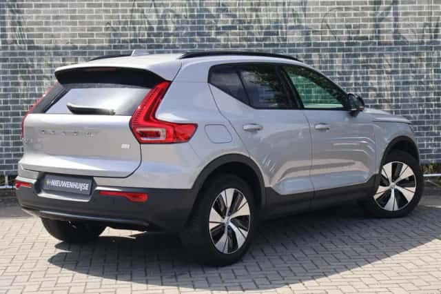 Volvo XC40 (2023) thumbnail 2