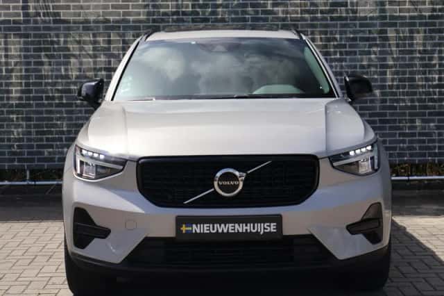 Volvo XC40 (2023) thumbnail 3