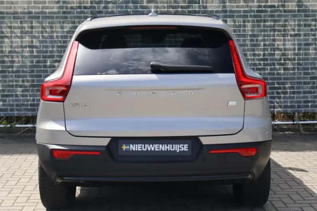 Volvo XC40 (2023) thumbnail 4