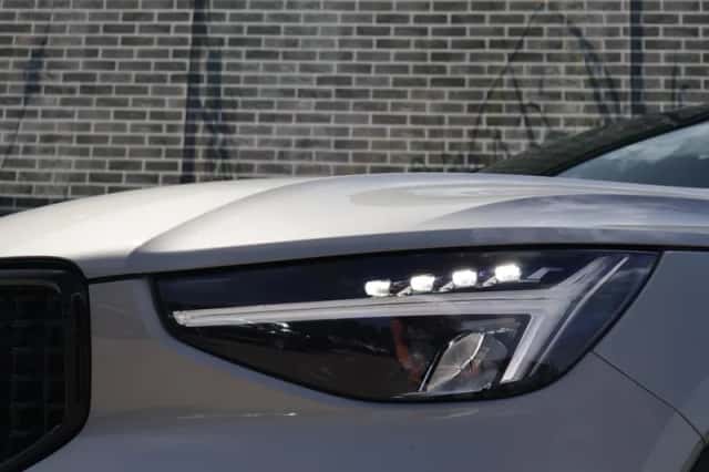 Volvo XC40 (2023) thumbnail 5