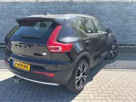Volvo XC40 thumbnail 2