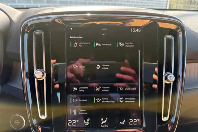 Volvo XC40 (2022) thumbnail 5