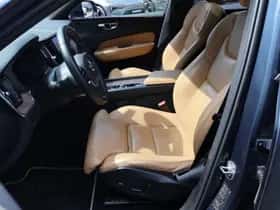 Volvo XC60 (2022) thumbnail 11