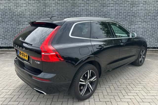 Volvo XC60 (2018) thumbnail 2