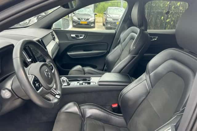 Volvo XC60 (2018) thumbnail 6