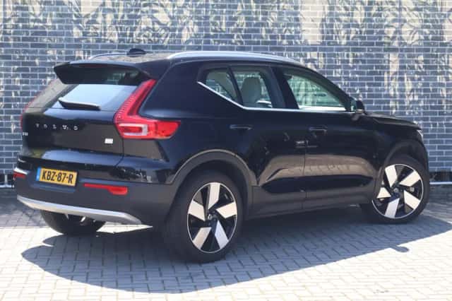Volvo XC40 (2023) thumbnail 2