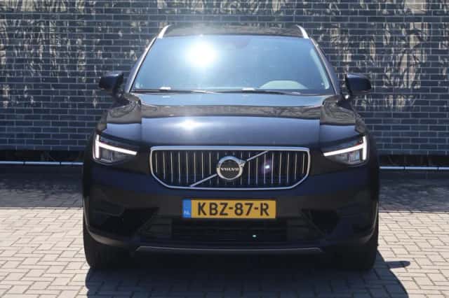 Volvo XC40 (2023) thumbnail 4
