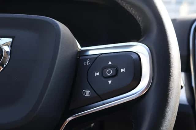 Volvo XC40 (2022) thumbnail 3