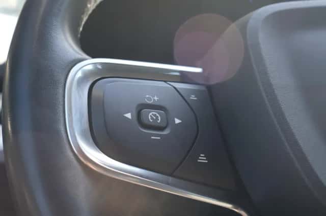 Volvo XC40 (2022) thumbnail 4