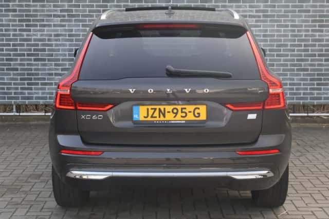 Volvo XC60 (2023) thumbnail 4