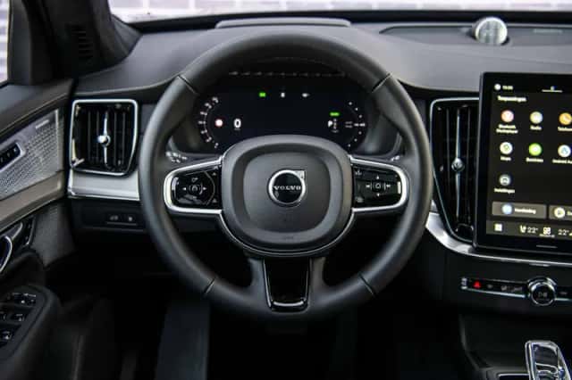 Volvo XC90 (2026) thumbnail 3