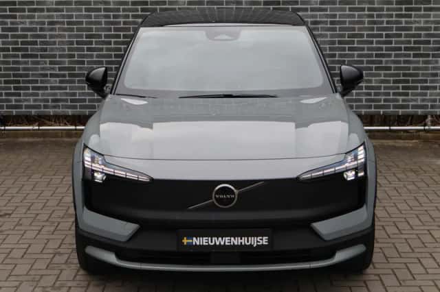 Volvo EX30 (2025) thumbnail 3