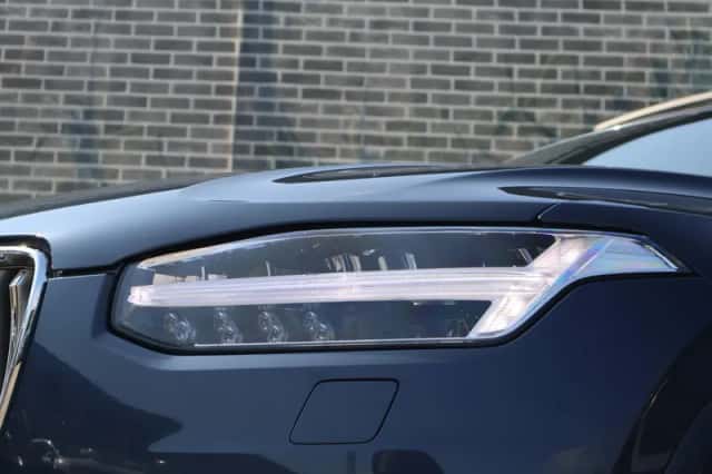 Volvo XC90 (2021) thumbnail 3