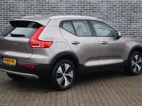 Volvo XC40 thumbnail 2