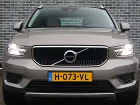 Volvo XC40 thumbnail 3