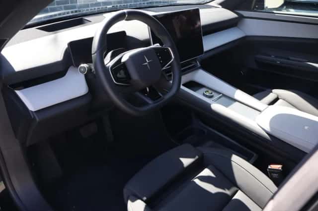 Polestar 4 (2024) thumbnail 6