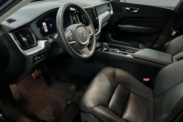 Volvo XC60 (2022) thumbnail 2