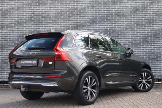 Volvo XC60 (2022) thumbnail 2