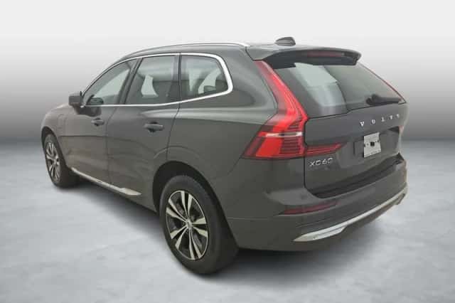 Volvo XC60 (2022) thumbnail 3