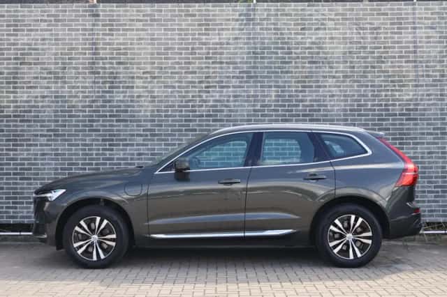 Volvo XC60 (2022) thumbnail 3